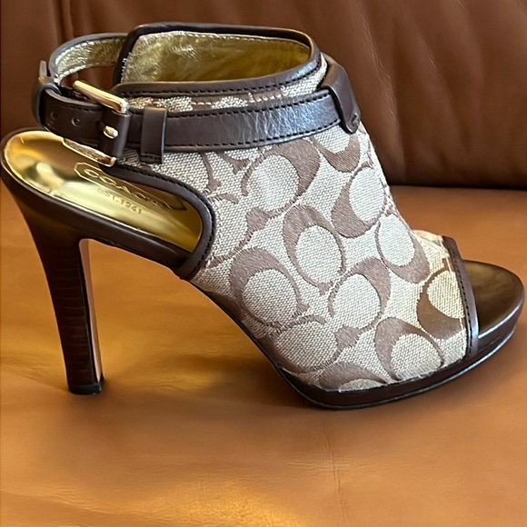 COACH BRANDI PEEP TOE KHAKI/TAN SIG C SLINGBACK HEELS - Picture 1 of 9